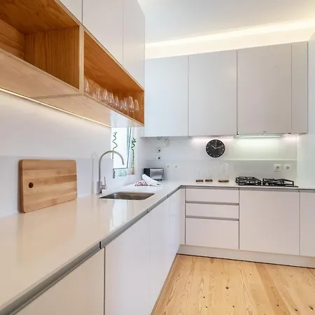 Amazing View In A Cozy, Spacious And Luminous Cocoon At Lisboa